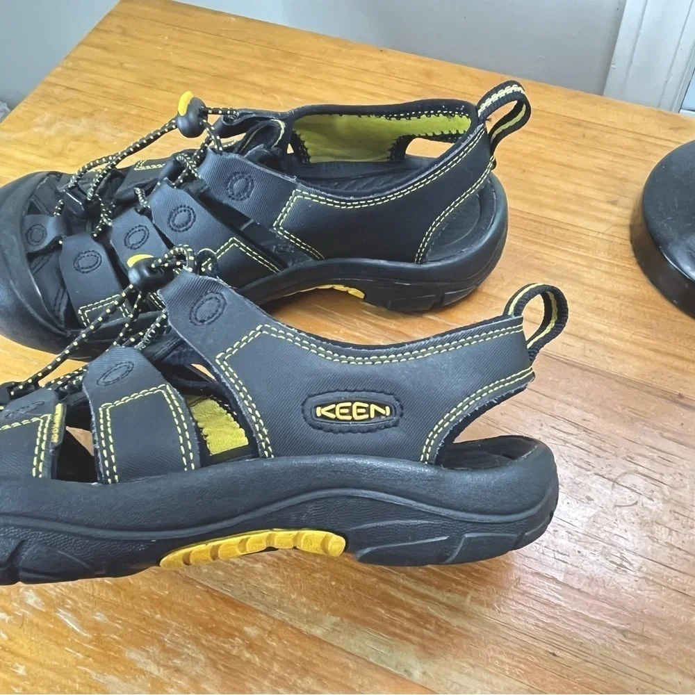 Keen Big Kids Newport H2 Nubuck Hybrid Sandals Waterproof Unisex